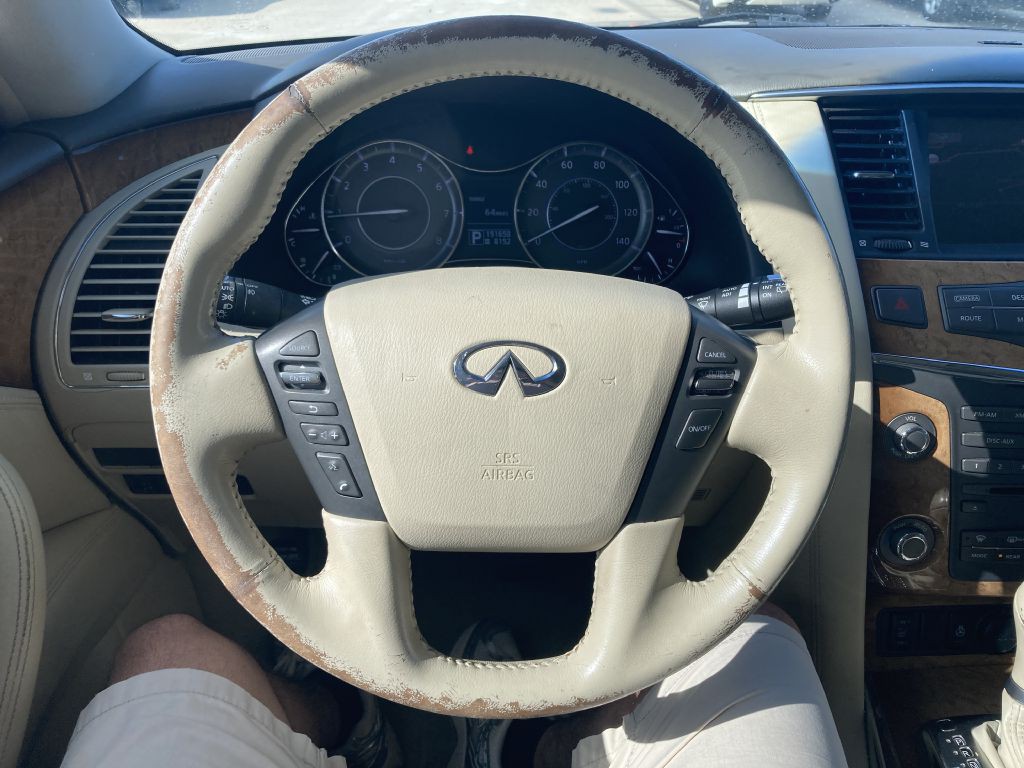 2011 INFINITI QX56 Image 30