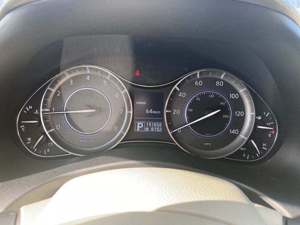 2011 INFINITI QX56 Image 31
