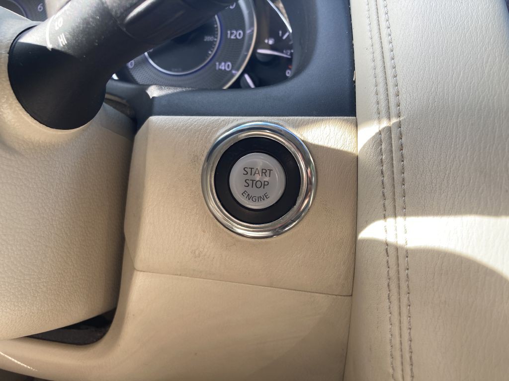 2011 INFINITI QX56 Image 34