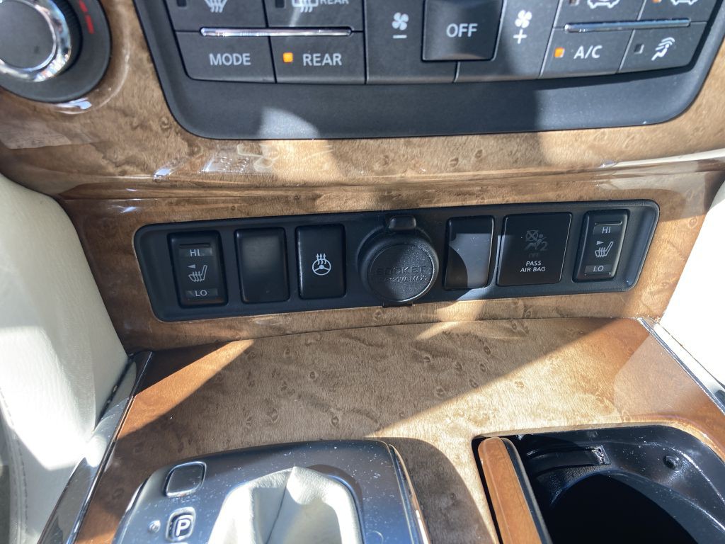 2011 INFINITI QX56 Image 39