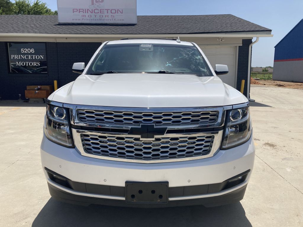 2016 Chevrolet Suburban Image 2