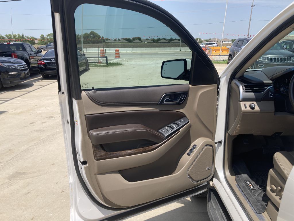 2016 Chevrolet Suburban Image 14