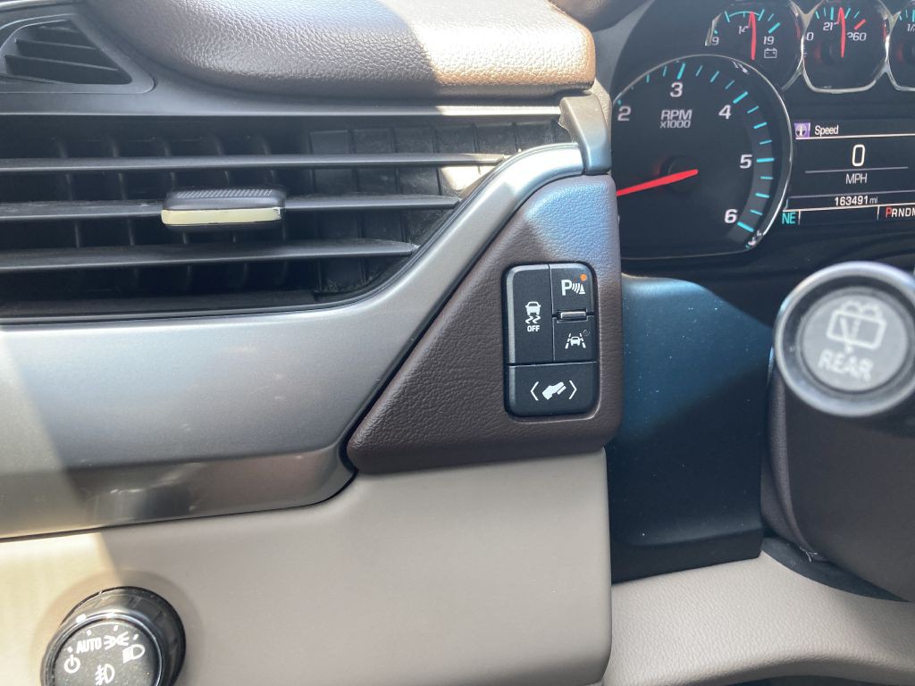 2016 Chevrolet Suburban Image 31