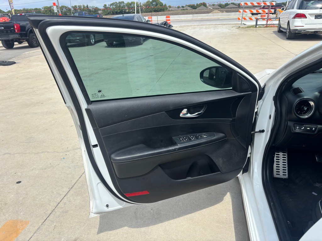 2021 Kia Forte Image 15