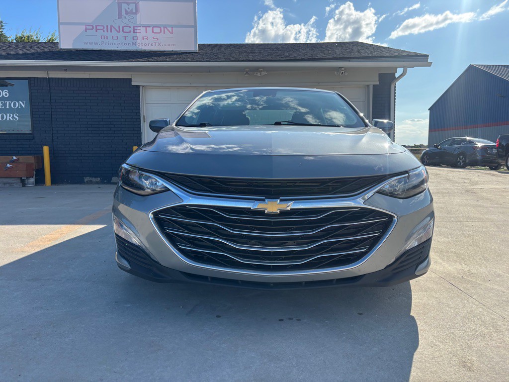 2024 Chevrolet Malibu Image 2