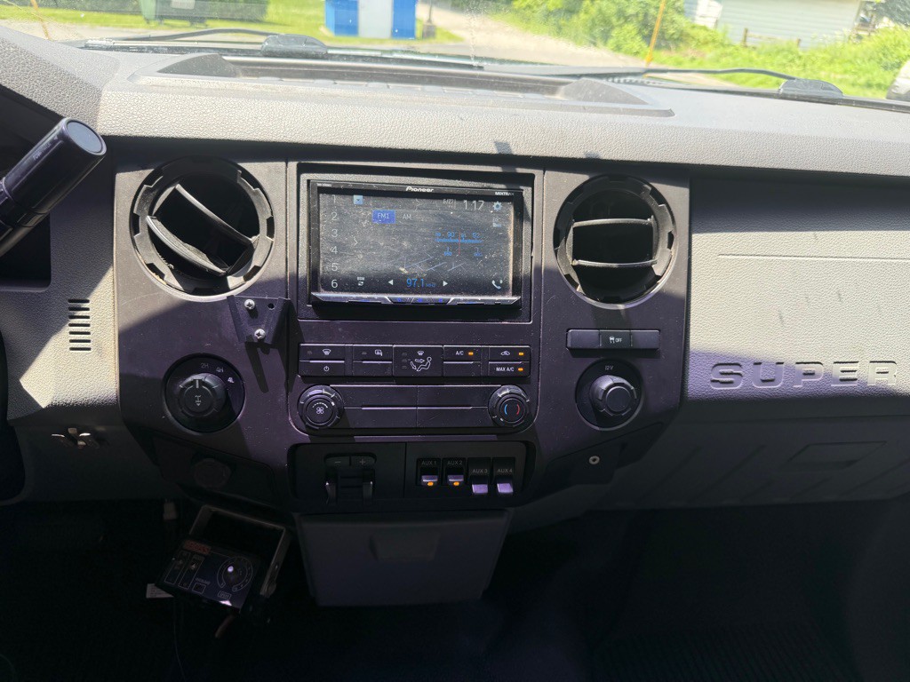 2011 Ford F-250 Image 14