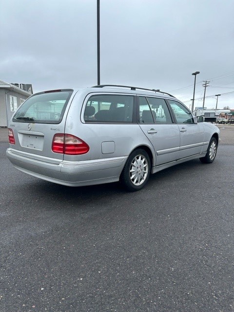 2000 Mercedes-Benz E-Class Image 3