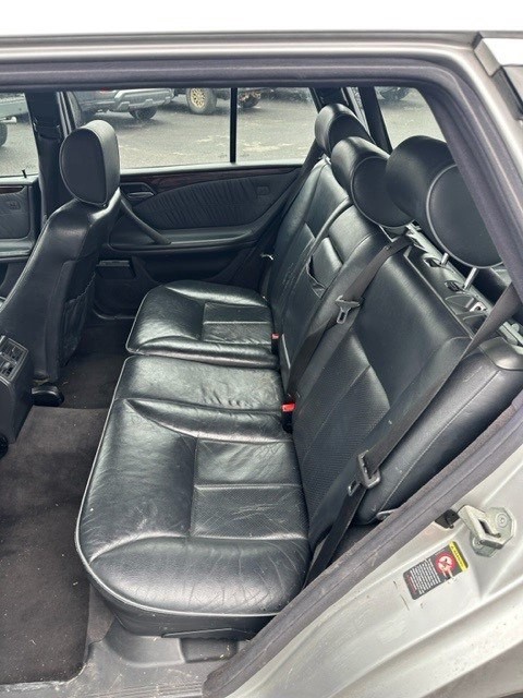 2000 Mercedes-Benz E-Class Image 6