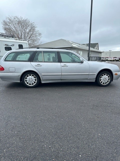 2000 Mercedes-Benz E-Class Image 9