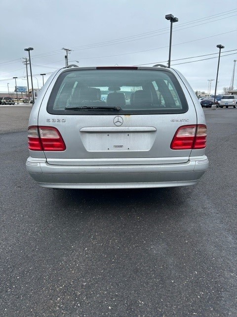 2000 Mercedes-Benz E-Class Image 10