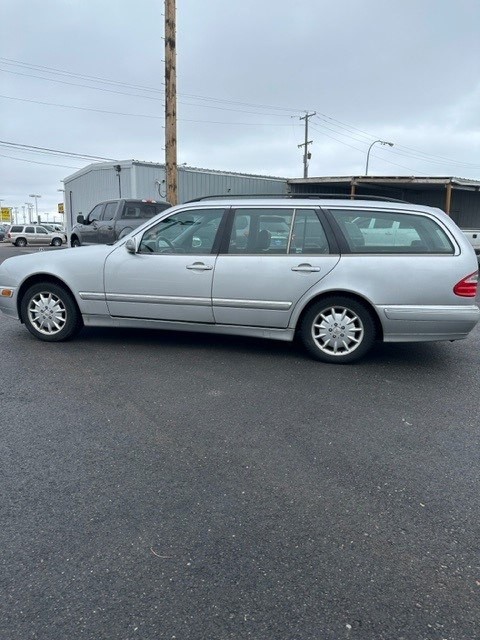 2000 Mercedes-Benz E-Class Image 11