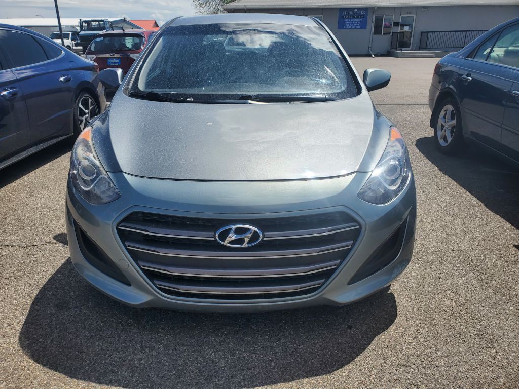 2017 Hyundai Elantra Image 2