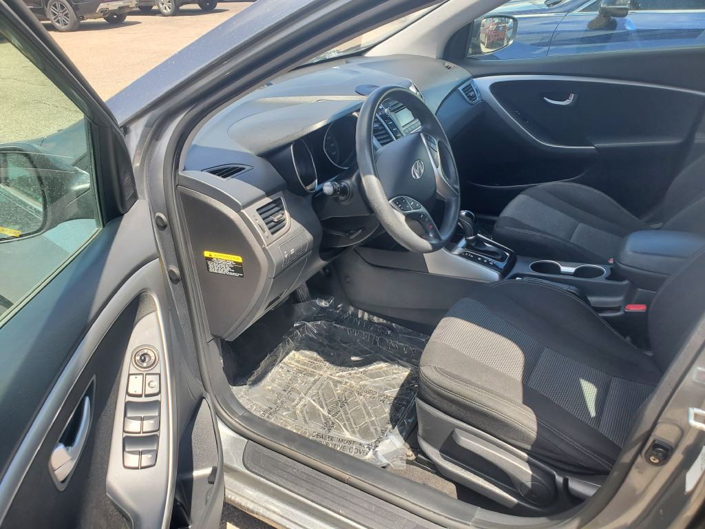 2017 Hyundai Elantra Image 5