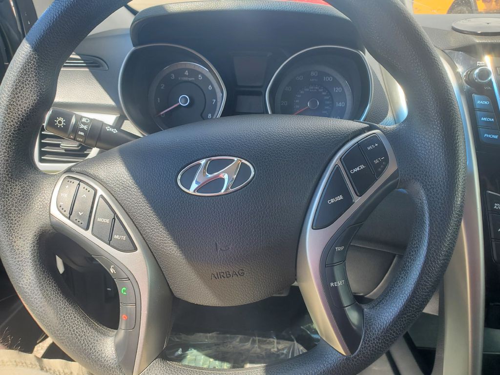 2017 Hyundai Elantra Image 6