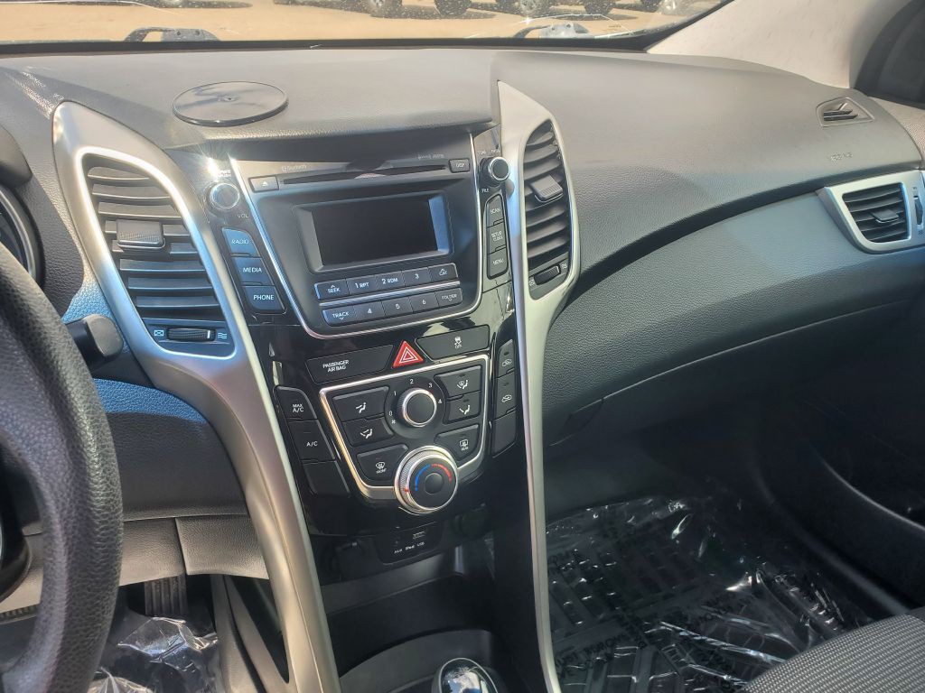 2017 Hyundai Elantra Image 8