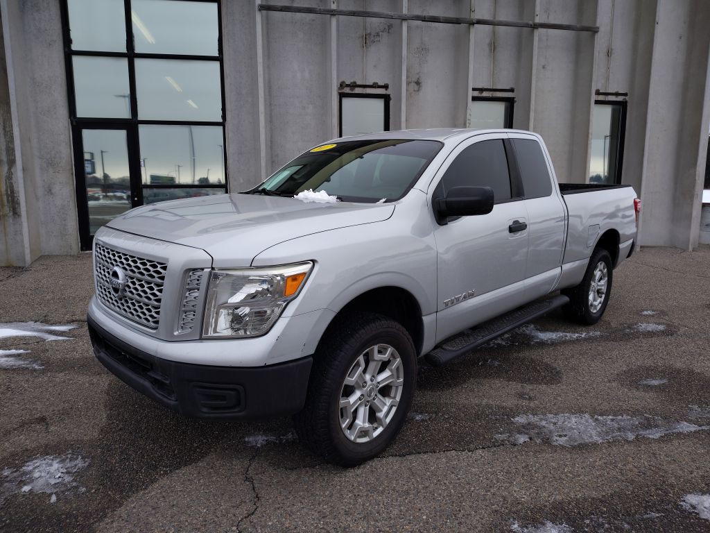 2017 Nissan Titan Image 1