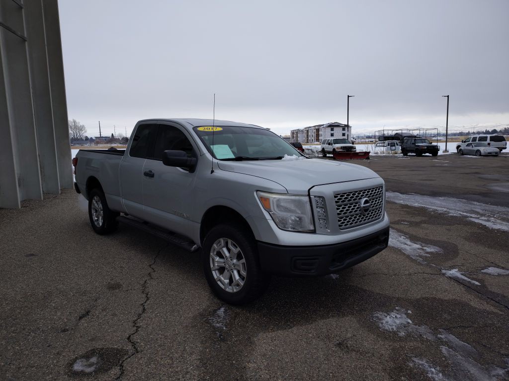2017 Nissan Titan Image 3