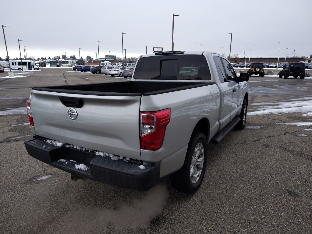 2017 Nissan Titan Image 6