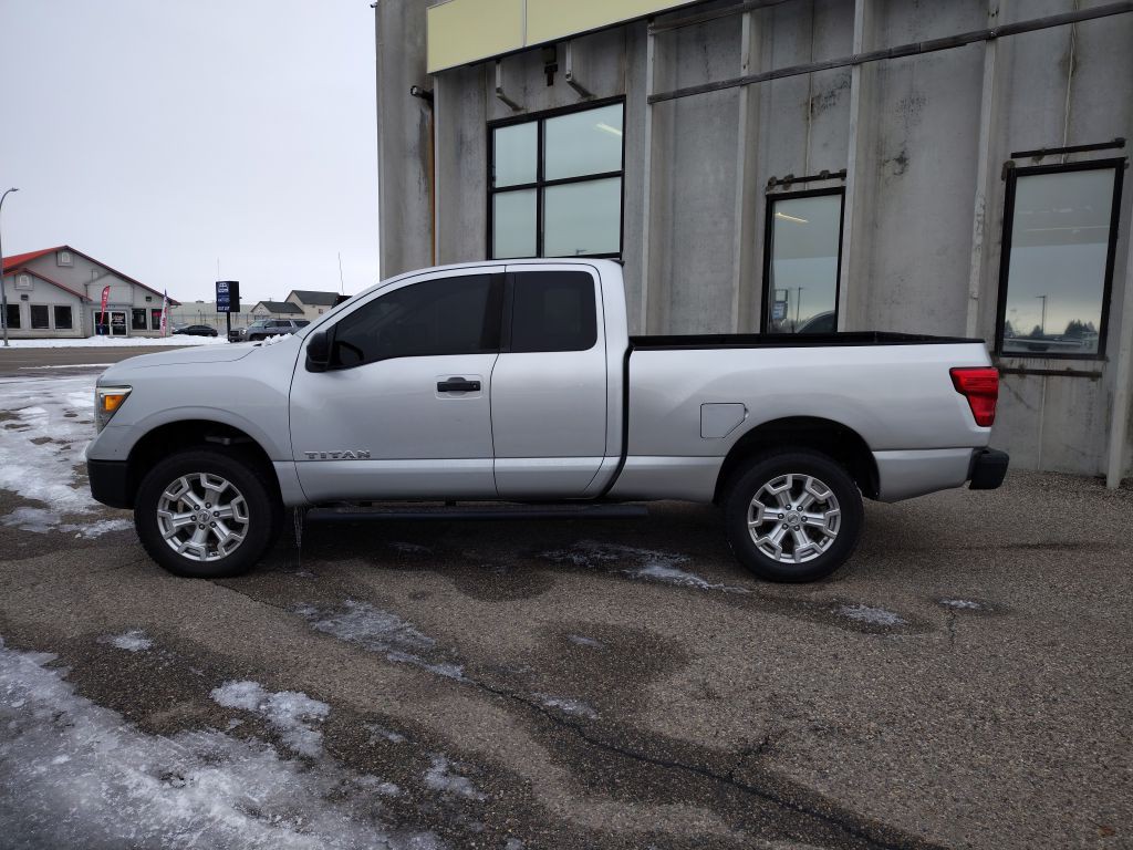 2017 Nissan Titan Image 9