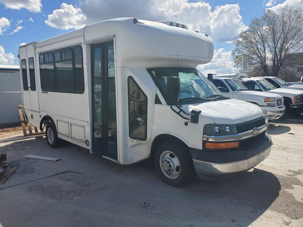 2014 Chevrolet Express Image 2