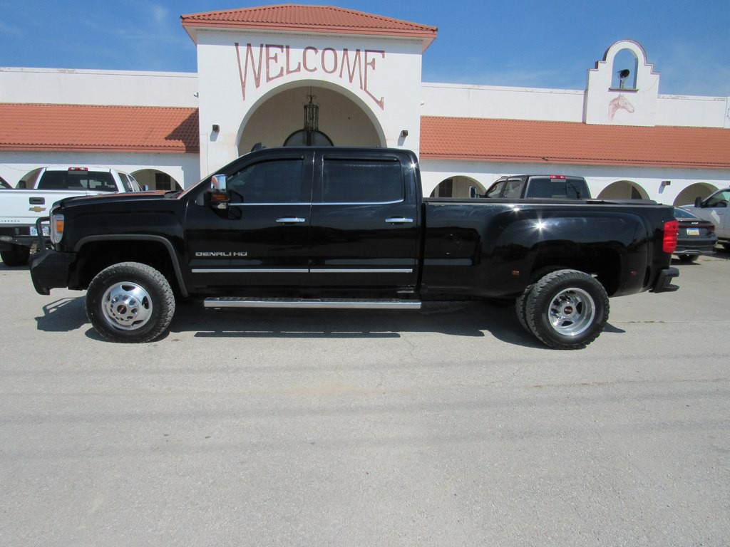 2016 GMC Sierra Image 1