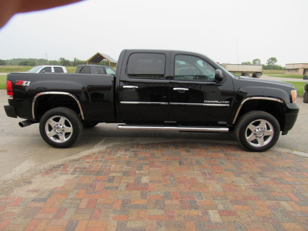 2014 GMC Sierra Image 2