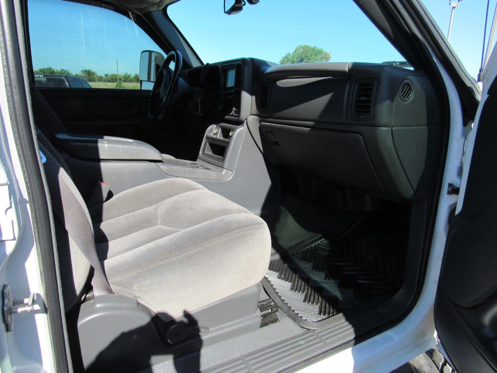 2006 GMC Sierra Image 8