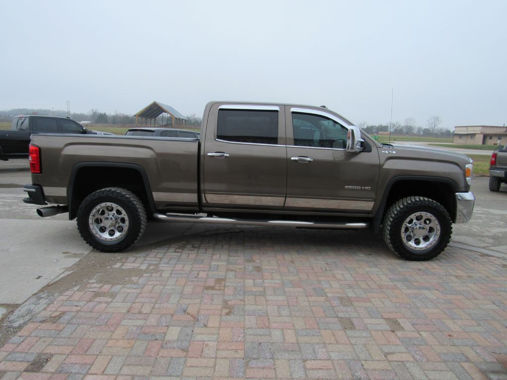 2015 GMC Sierra Image 2