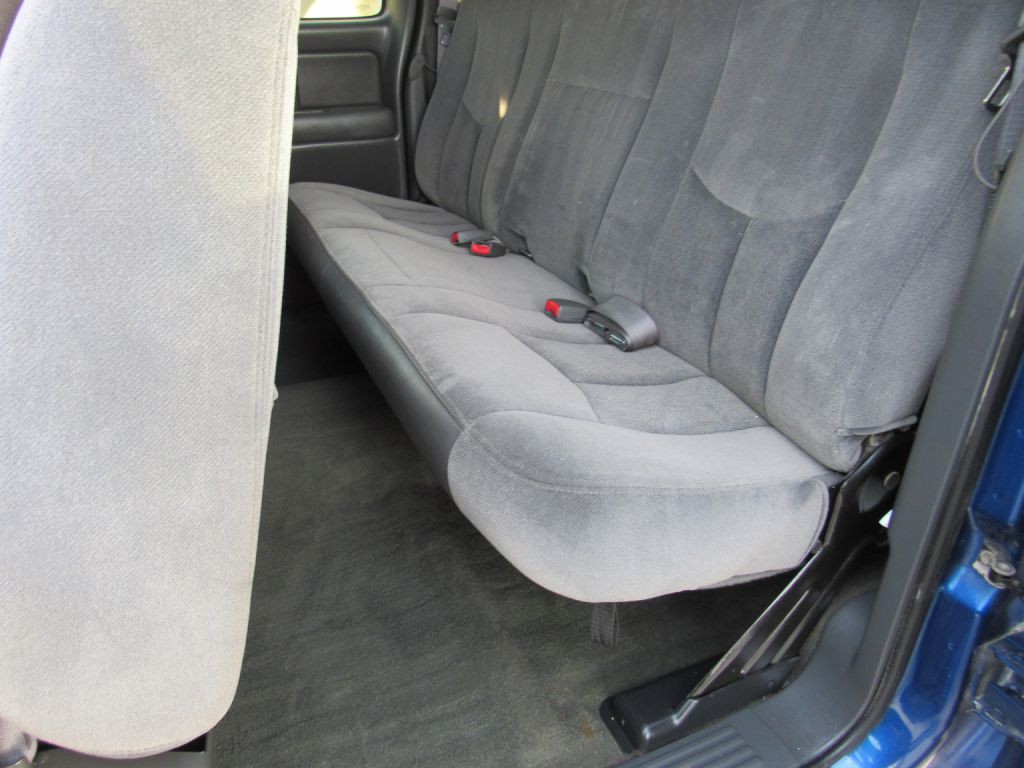 2004 GMC Sierra Image 9