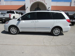 Image for 2010 Toyota Sienna XLE ID: 7307147