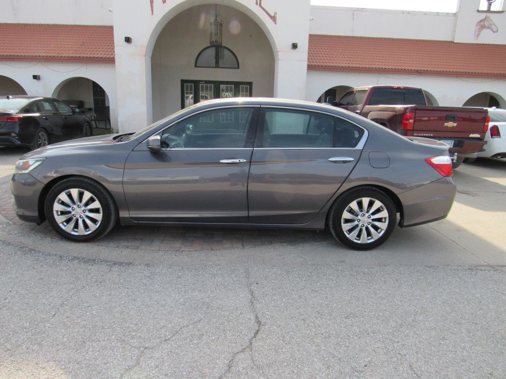 2015 Honda Accord Image 1