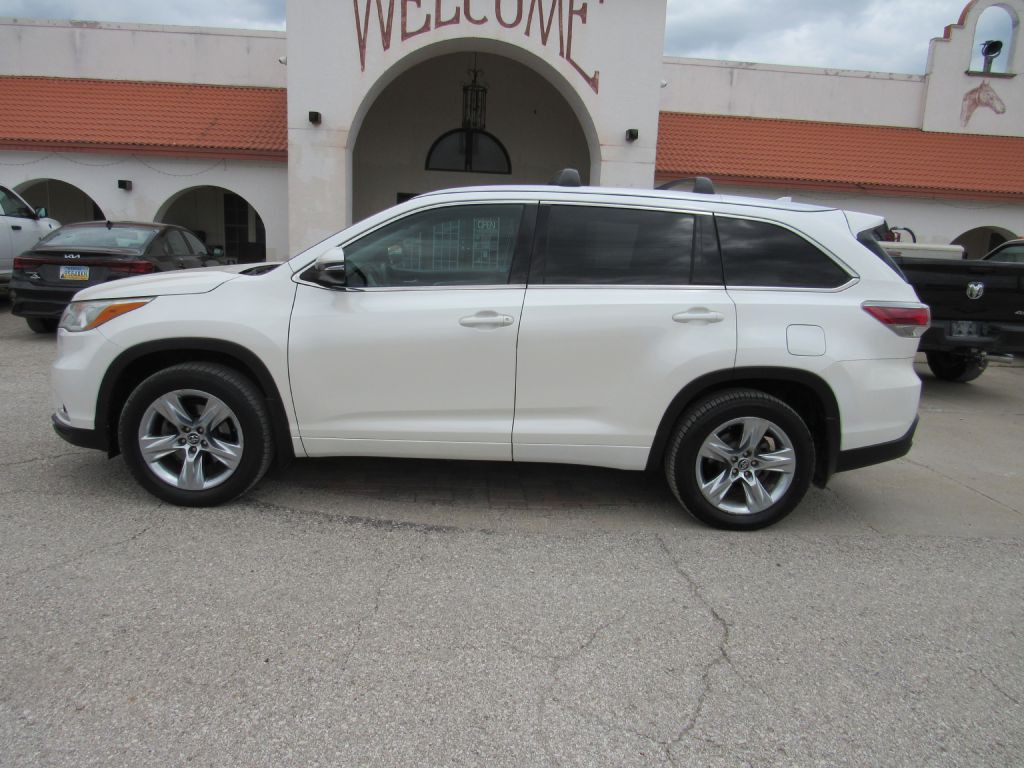 2016 Toyota Highlander Image 1