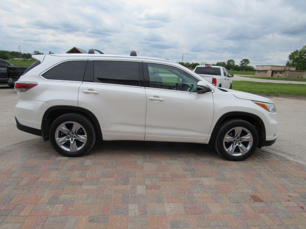 2016 Toyota Highlander Image 2