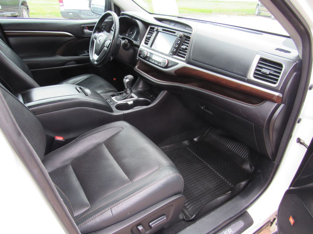 2016 Toyota Highlander Image 8