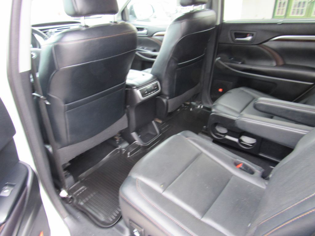 2016 Toyota Highlander Image 9