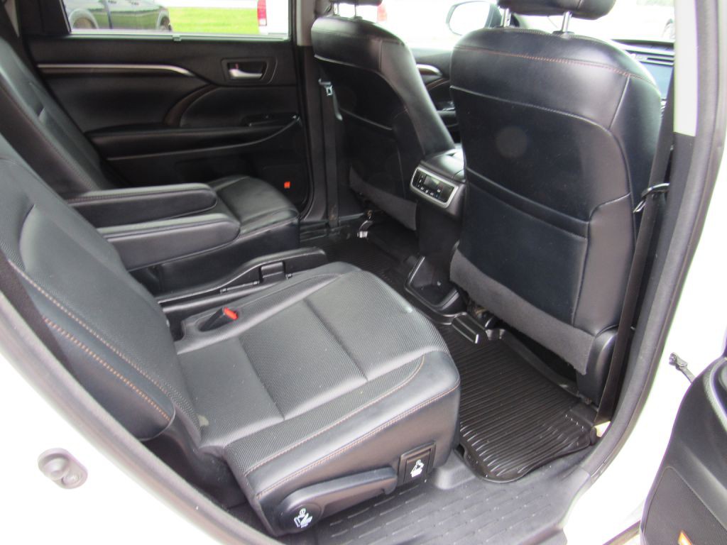 2016 Toyota Highlander Image 10