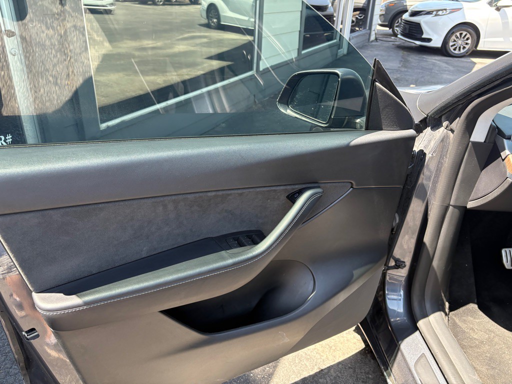 2022 Tesla Model Y Image 9