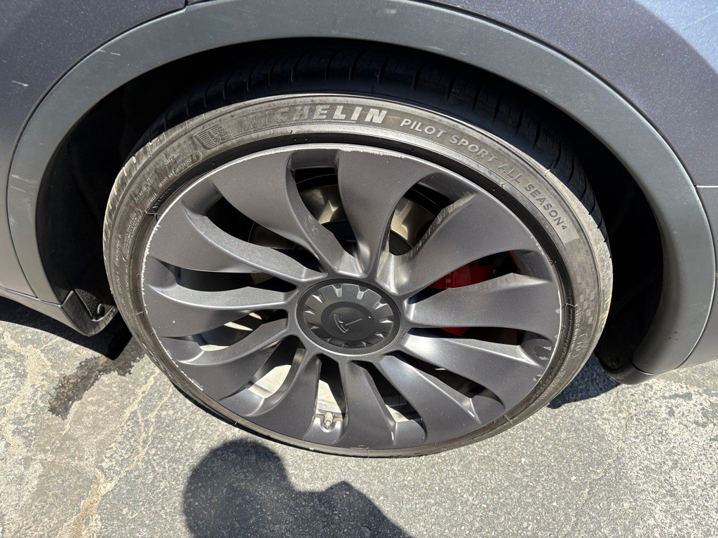 2022 Tesla Model Y Image 18