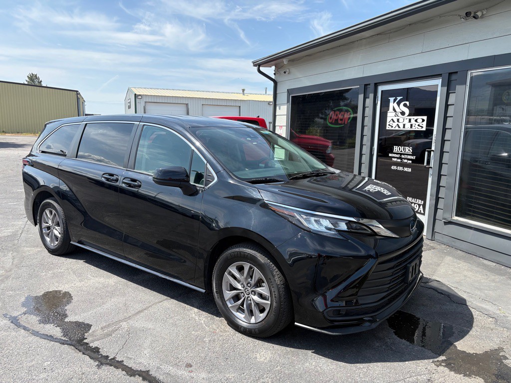 2021 Toyota Sienna Image 1