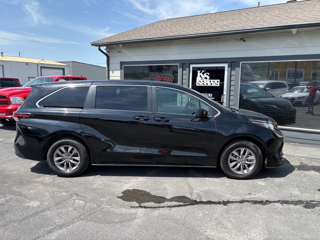 2021 Toyota Sienna Image 2