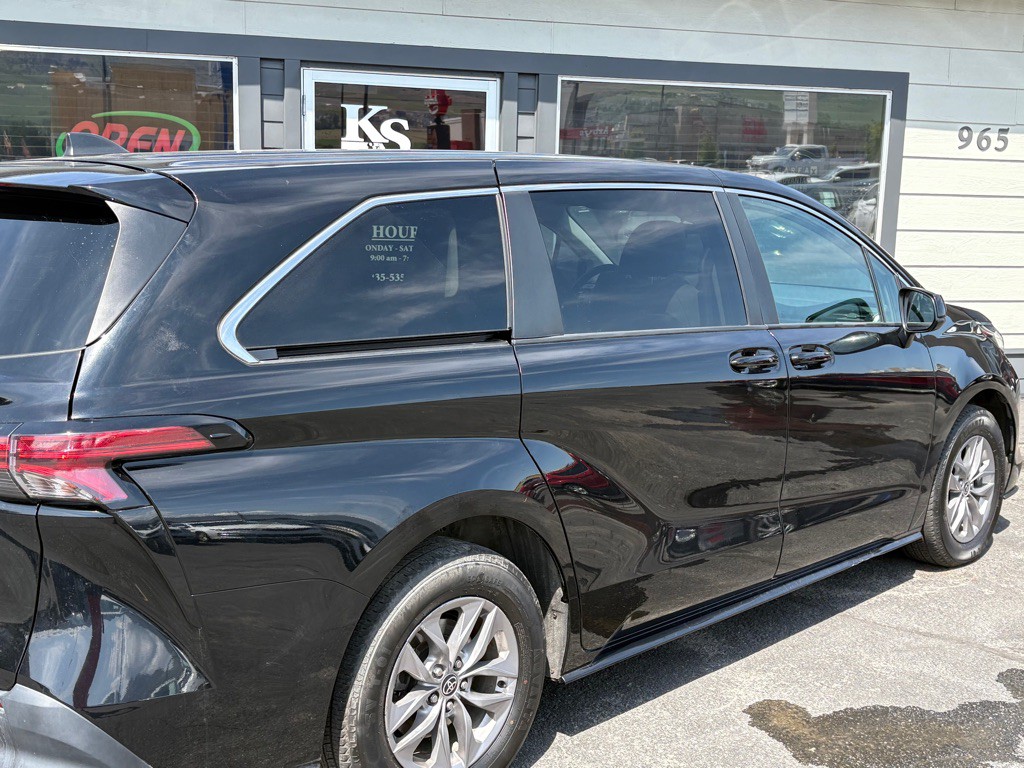 2021 Toyota Sienna Image 4