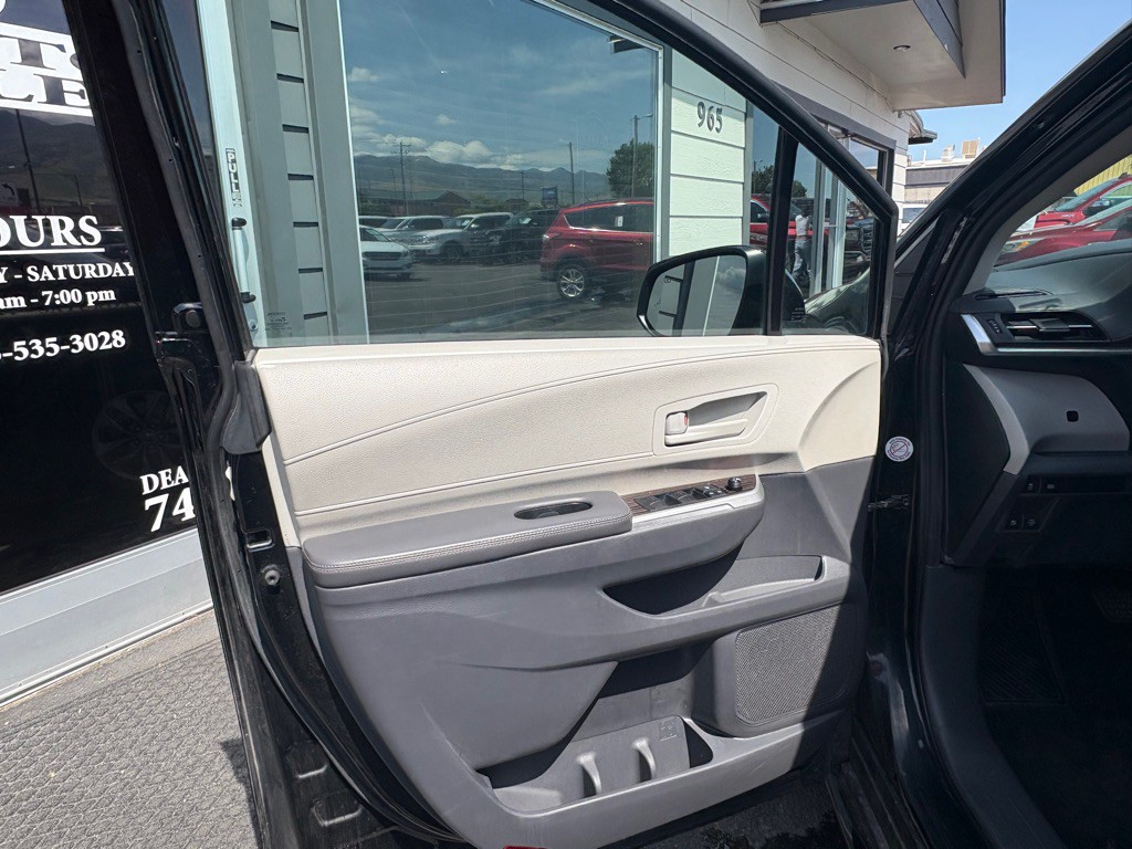 2021 Toyota Sienna Image 8
