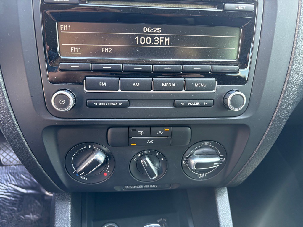 2013 Volkswagen Jetta Image 12