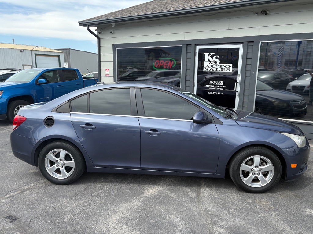 2014 Chevrolet Cruze Image 2
