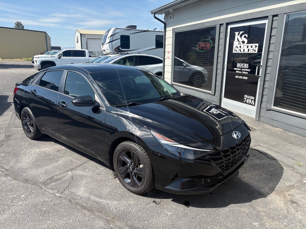 2022 Hyundai Elantra Image 1