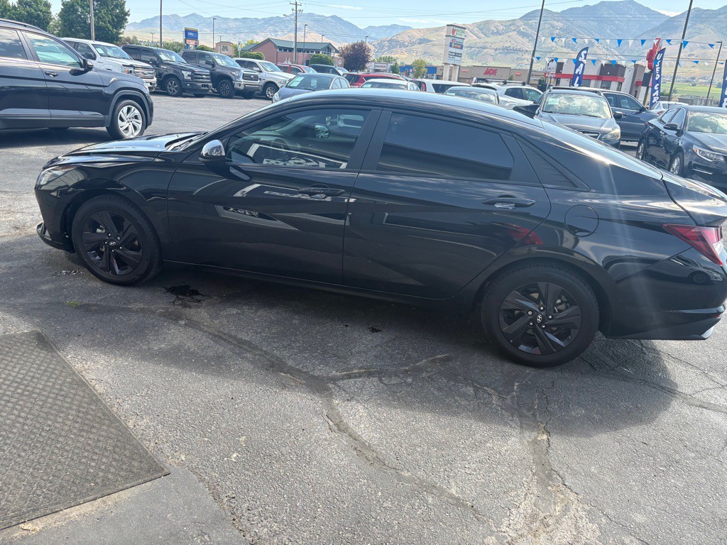 2022 Hyundai Elantra Image 4