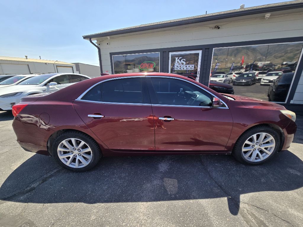 2016 Chevrolet Malibu Image 2