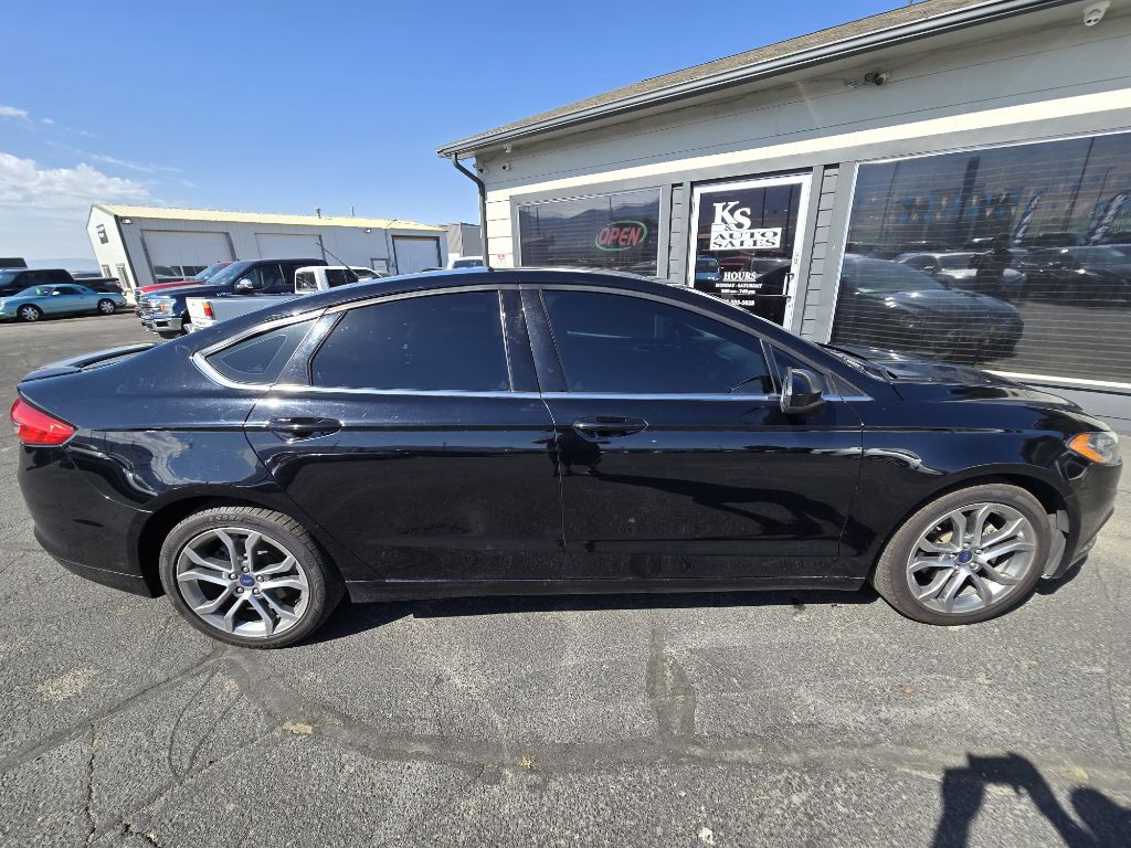 2017 Ford Fusion Image 2