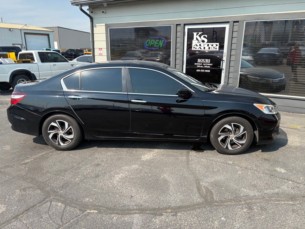 2017 Honda Accord Image 2