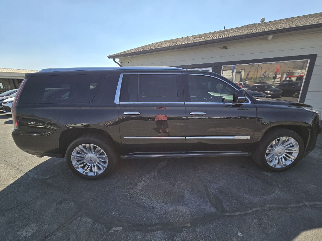 2019 Cadillac Escalade Image 2